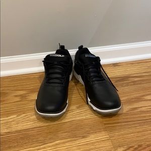 These are cheap black golf shoes